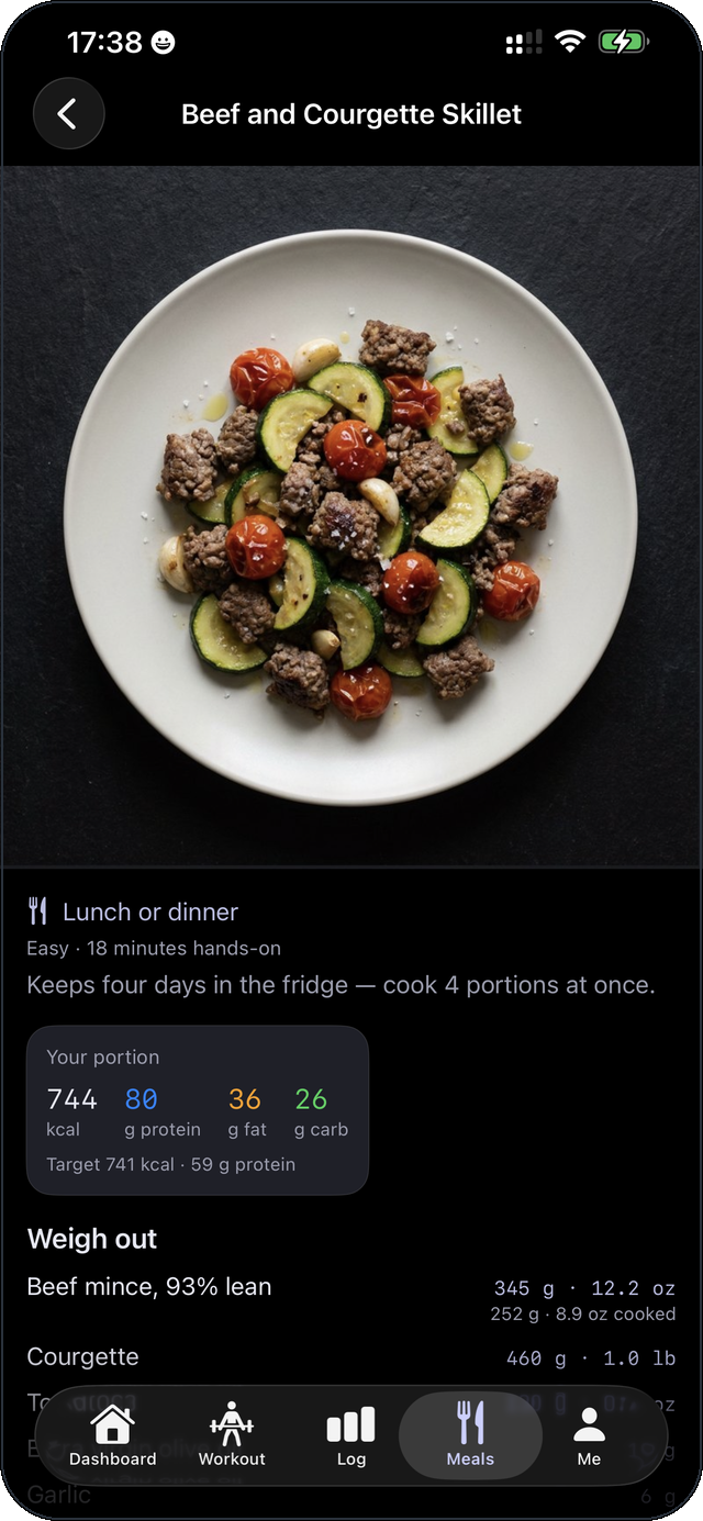 Sagoma on iPhone: a Beef and Courgette Skillet recipe with a 744 calorie portion and its macros.